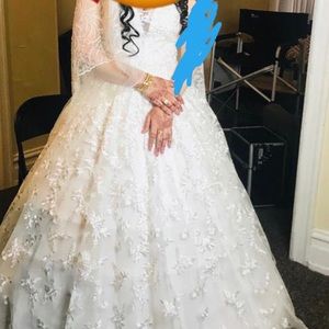 Beautiful wedding dress! Used once- like new